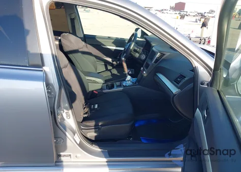 2011 Subaru Legacy 2.5I z USA, uszkodzony, nr VIN 4S3BMAA67B1229262